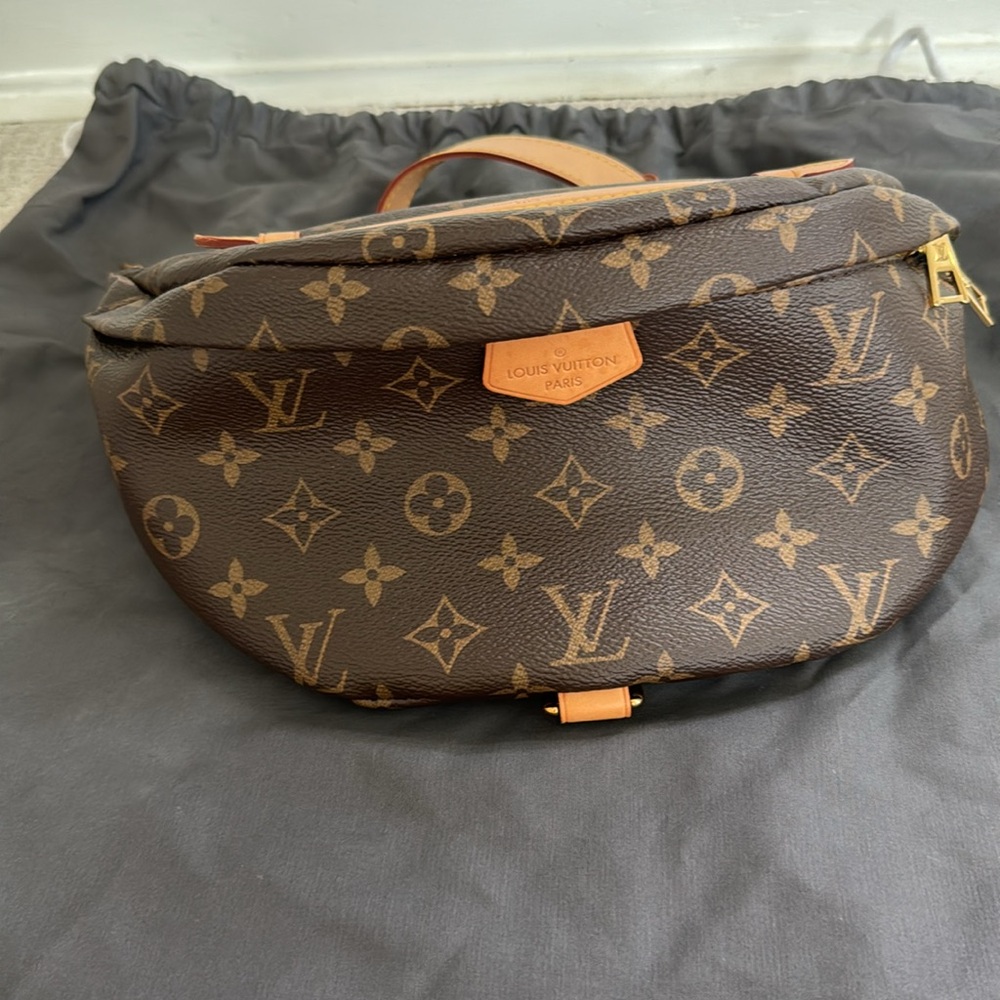 AUTHENTIC LOUIS VUITTON MONOGRAM BUMBAG